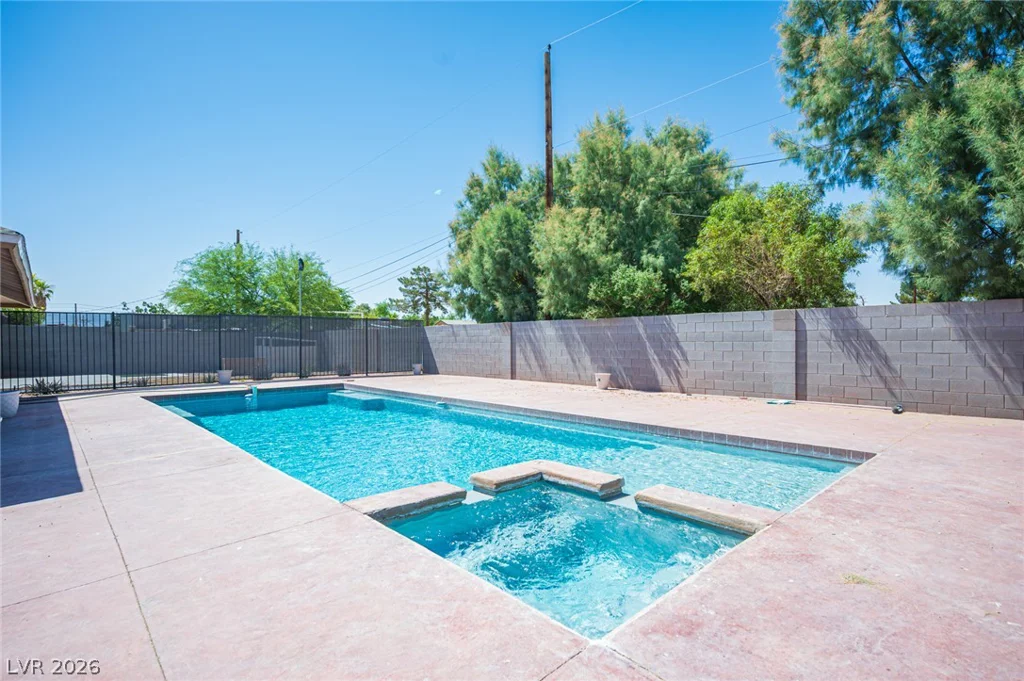 5240 Monroe, Las Vegas, NV 89110