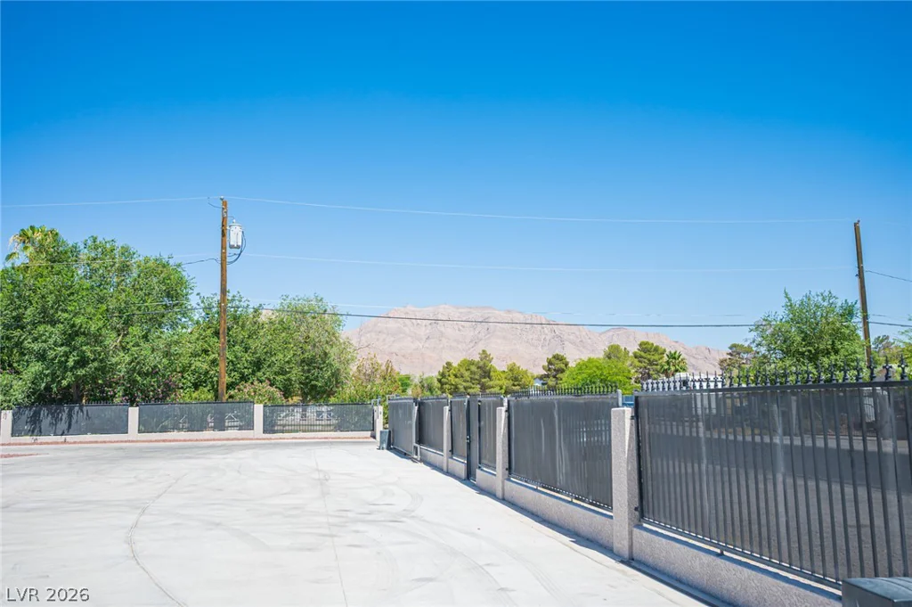 5240 Monroe, Las Vegas, NV 89110