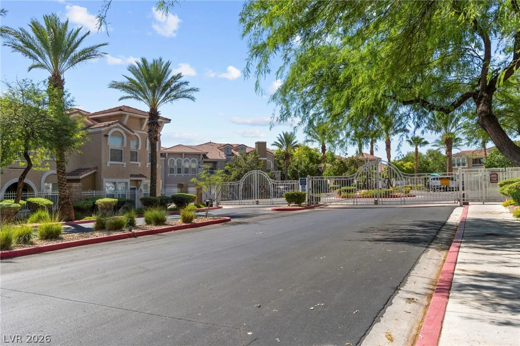 10001 Peace, Las Vegas, NV 89147