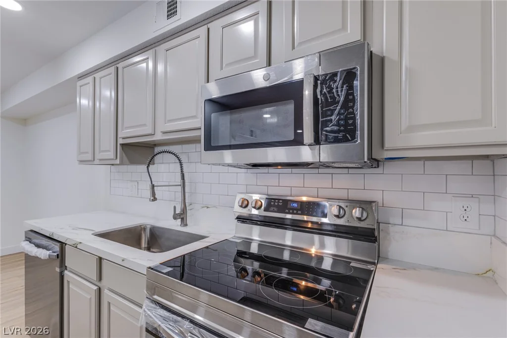 2451 Rainbow, Las Vegas, NV 89108