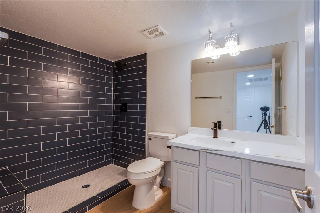 2451 Rainbow, Las Vegas, NV 89108