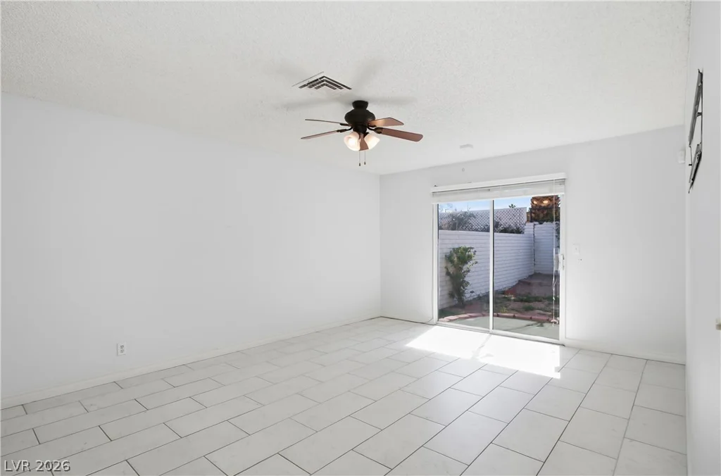 3009 Plaza De Rosa, Las Vegas, NV 89102