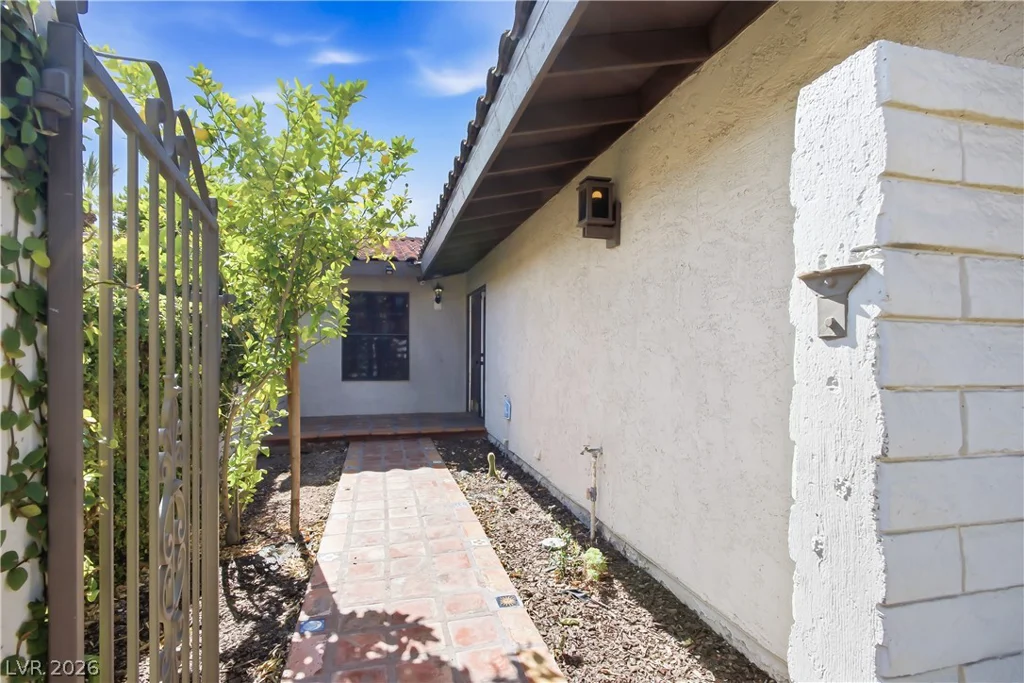 3009 Plaza De Rosa, Las Vegas, NV 89102