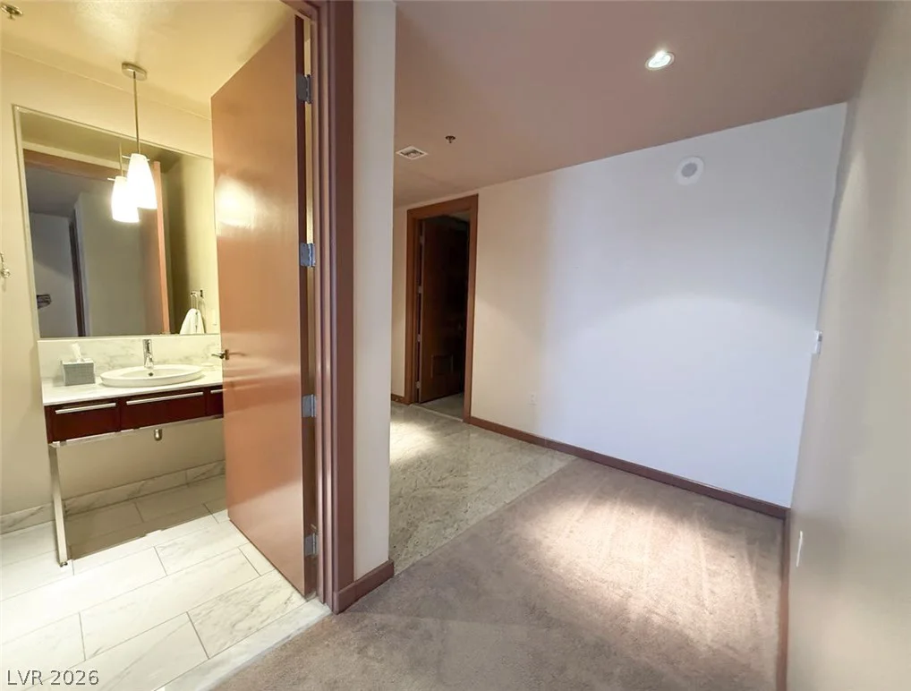 4471 Dean Martin, Las Vegas, NV 89103
