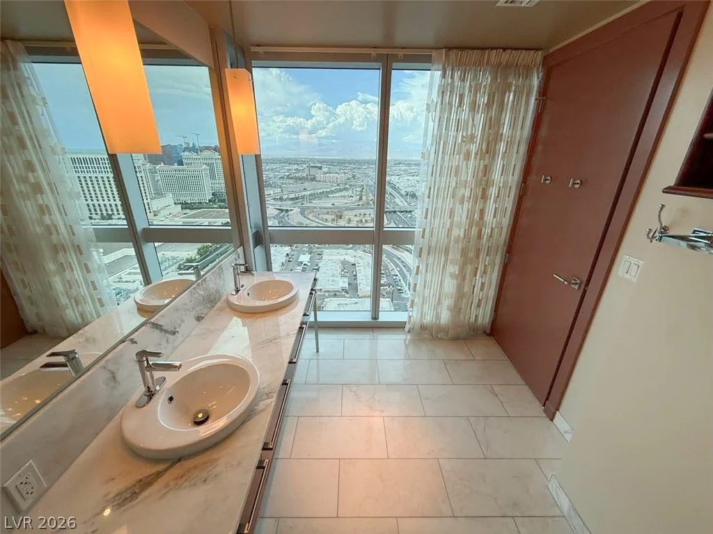 4471 Dean Martin, Las Vegas, NV 89103