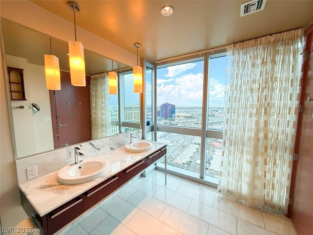 4471 Dean Martin, Las Vegas, NV 89103