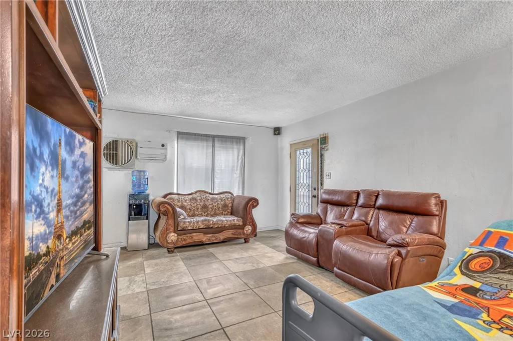 1715 Santa Paula, Las Vegas, NV 89104