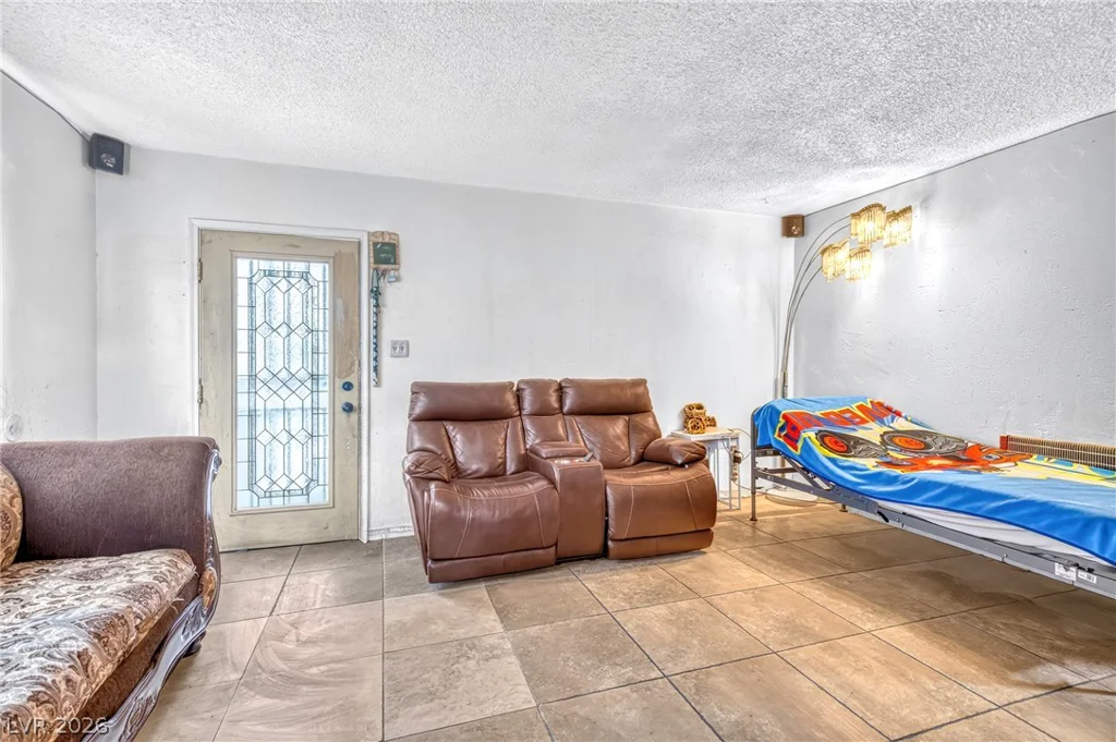 1715 Santa Paula, Las Vegas, NV 89104