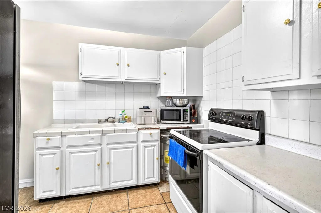 1715 Santa Paula, Las Vegas, NV 89104