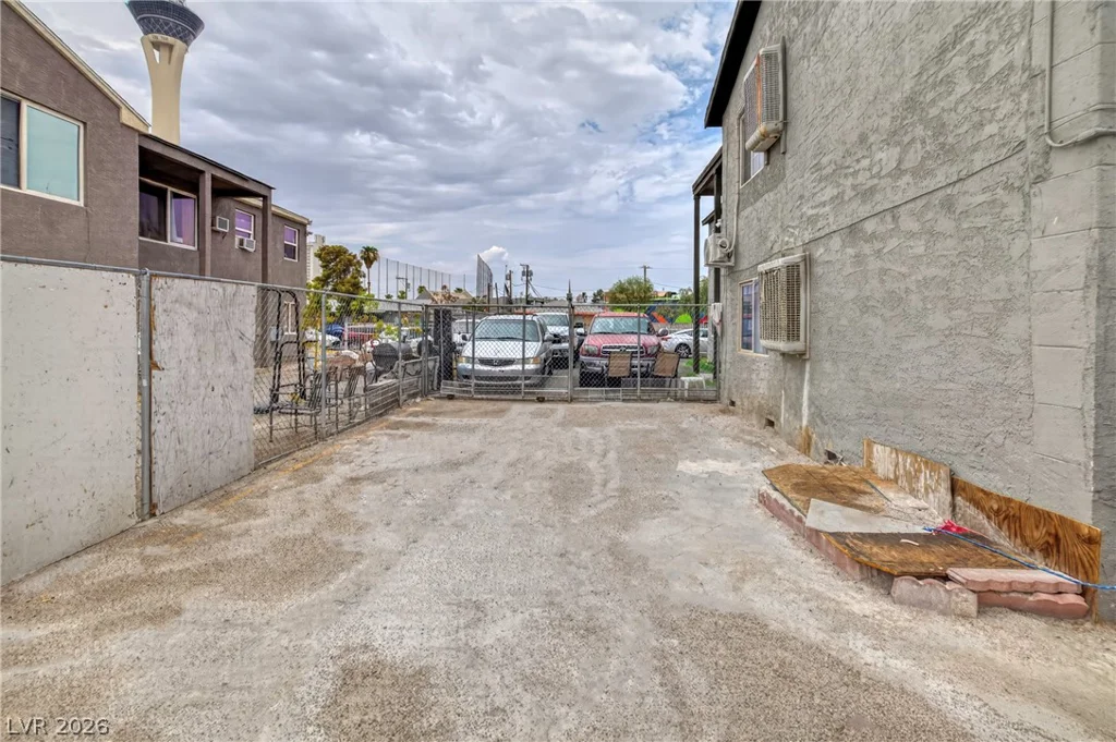 1715 Santa Paula, Las Vegas, NV 89104