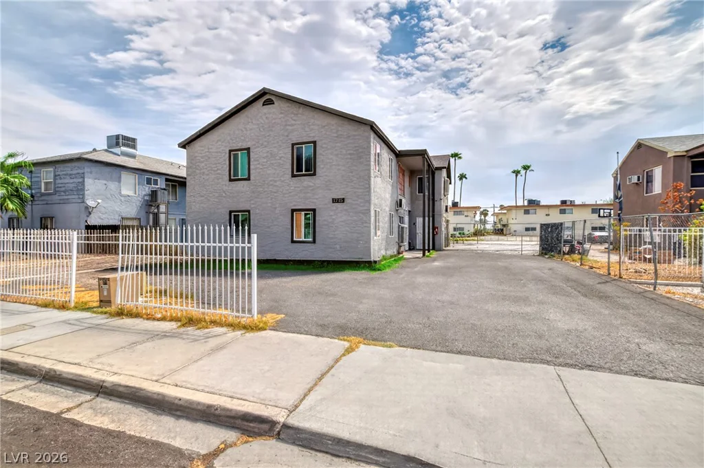 1715 Santa Paula, Las Vegas, NV 89104