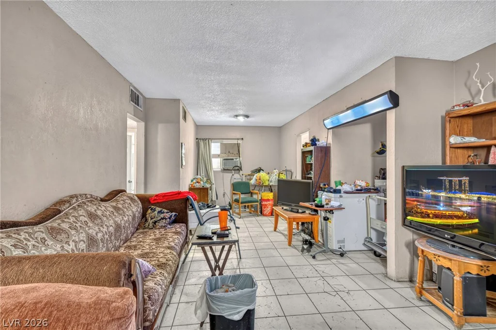 1715 Santa Paula, Las Vegas, NV 89104