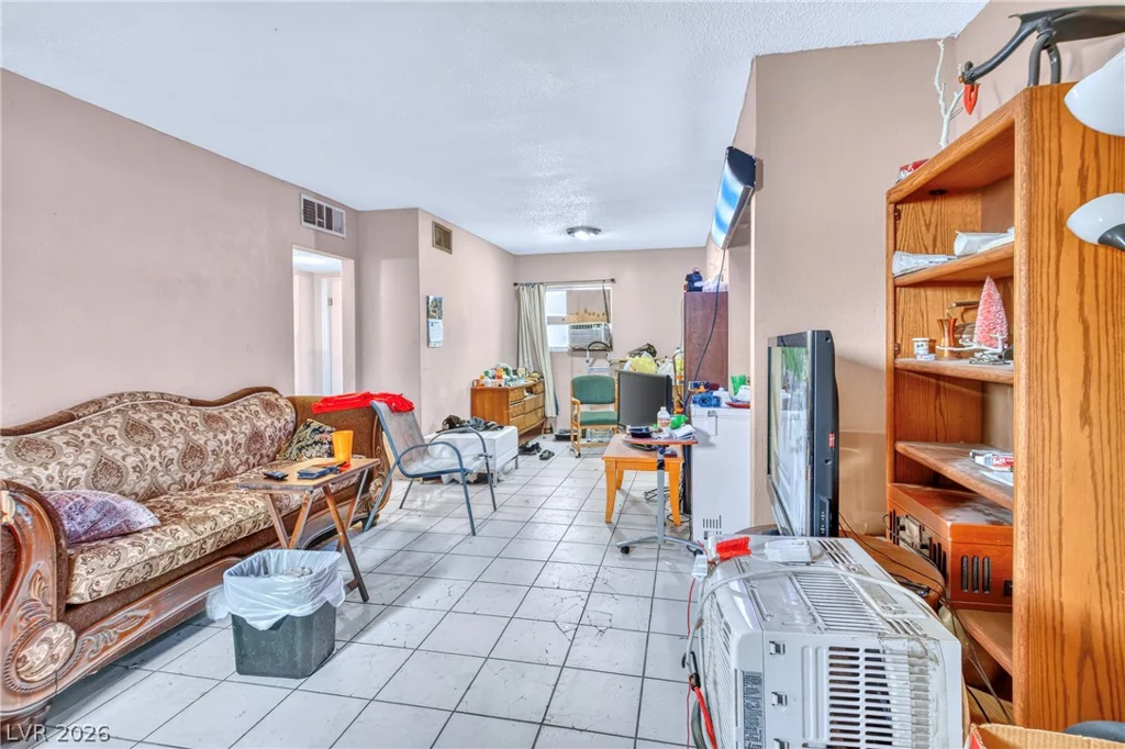 1715 Santa Paula, Las Vegas, NV 89104