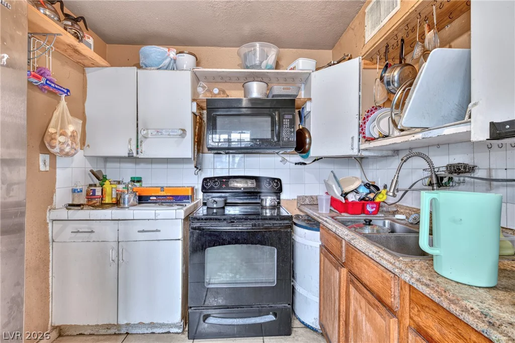 1715 Santa Paula, Las Vegas, NV 89104