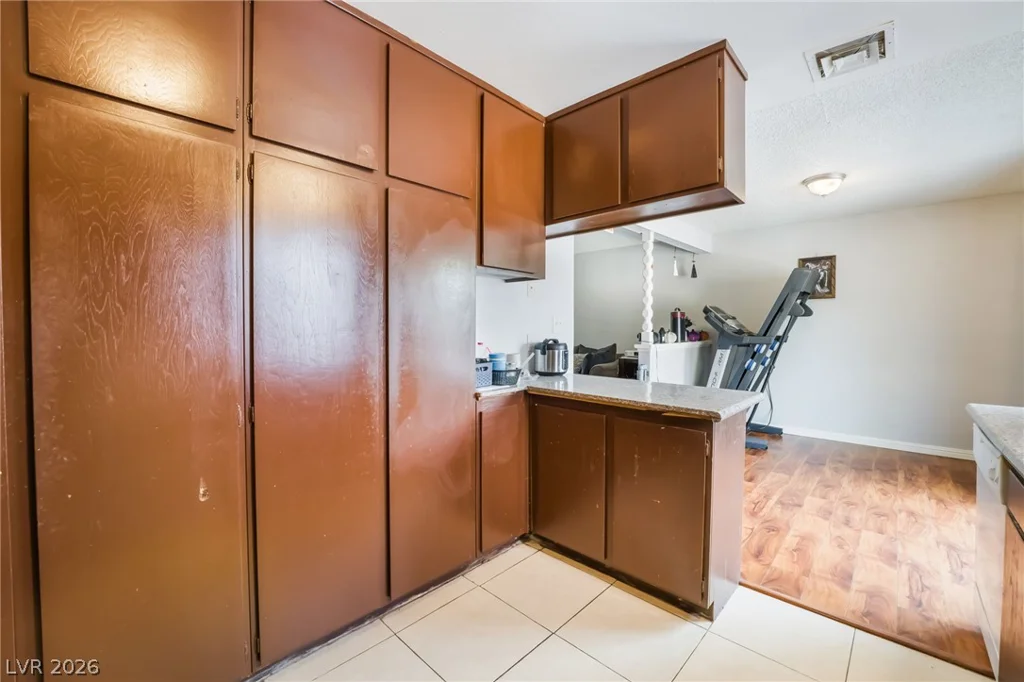 6135 Meadowgrass, Las Vegas, NV 89103