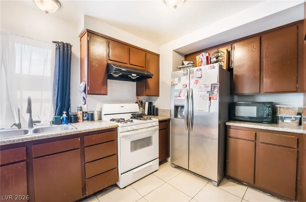 6135 Meadowgrass, Las Vegas, NV 89103