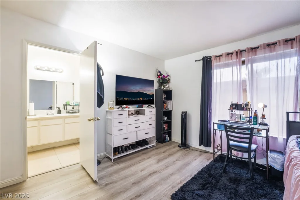 6135 Meadowgrass, Las Vegas, NV 89103