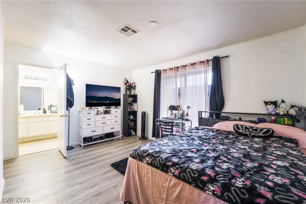 6135 Meadowgrass, Las Vegas, NV 89103