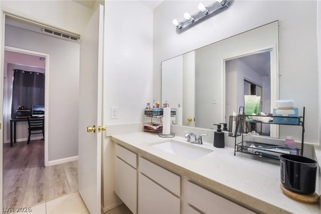6135 Meadowgrass, Las Vegas, NV 89103