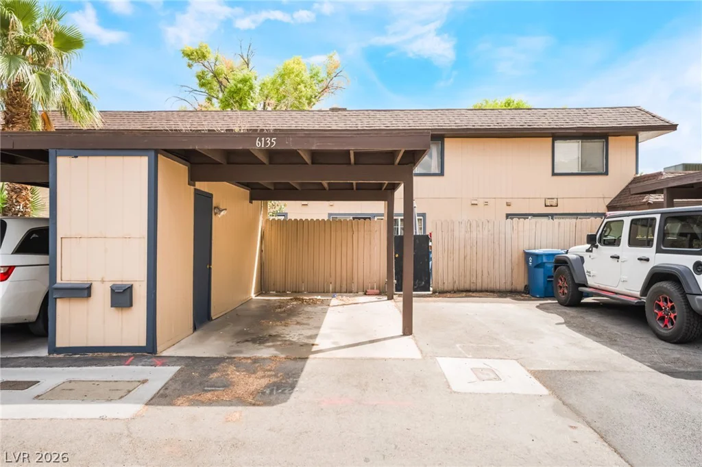 6135 Meadowgrass, Las Vegas, NV 89103