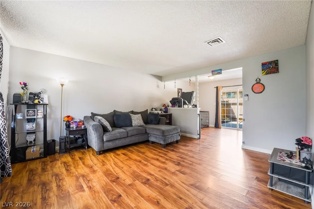 6135 Meadowgrass, Las Vegas, NV 89103