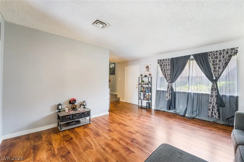 6135 Meadowgrass, Las Vegas, NV 89103