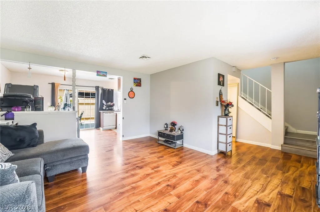 6135 Meadowgrass, Las Vegas, NV 89103