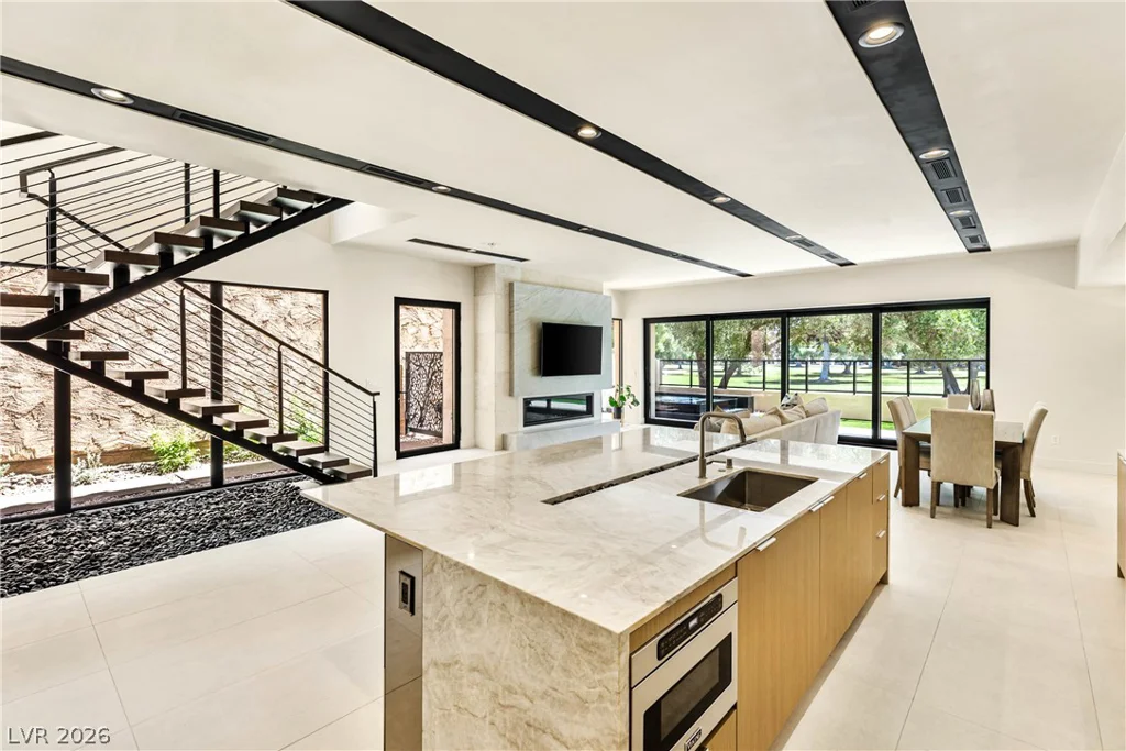 2847 Queens Courtyard, Las Vegas, NV 89109