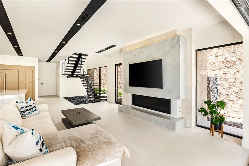 2847 Queens Courtyard, Las Vegas, NV 89109