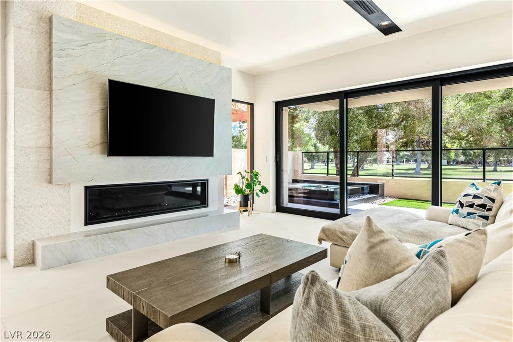 2847 Queens Courtyard, Las Vegas, NV 89109