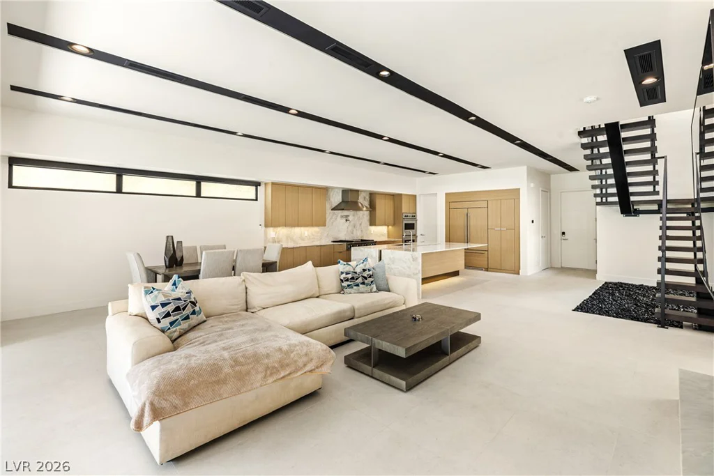 2847 Queens Courtyard, Las Vegas, NV 89109