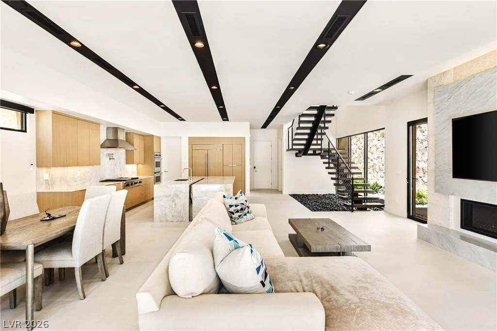 2847 Queens Courtyard, Las Vegas, NV 89109