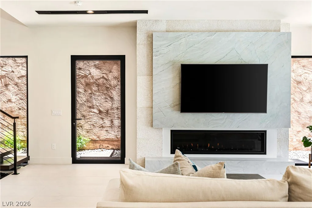 2847 Queens Courtyard, Las Vegas, NV 89109