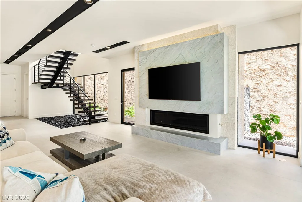 2847 Queens Courtyard, Las Vegas, NV 89109