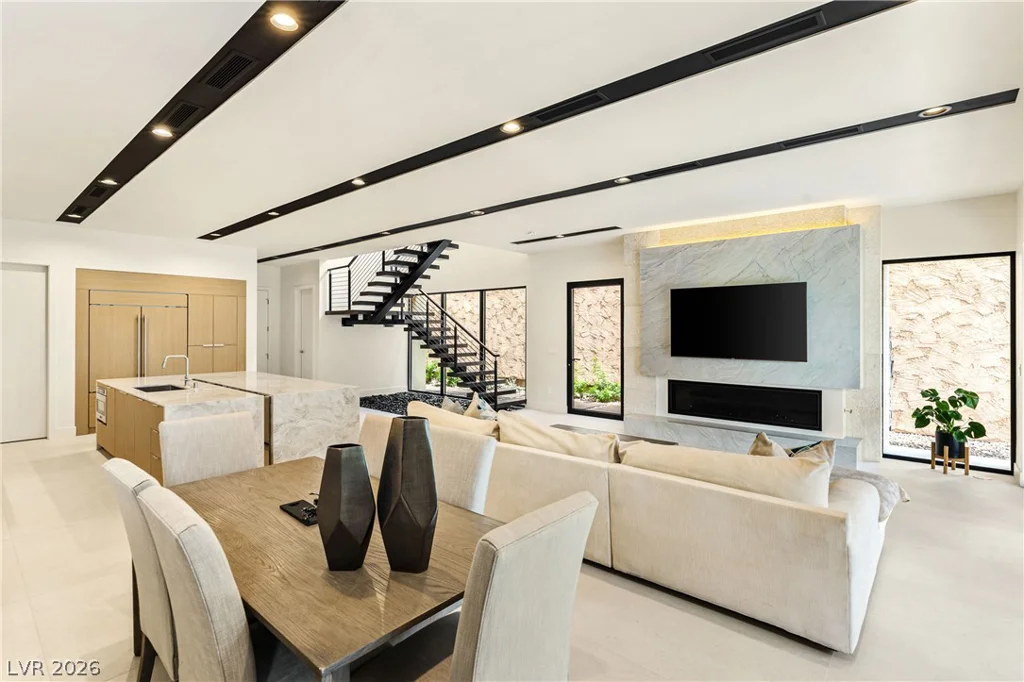 2847 Queens Courtyard, Las Vegas, NV 89109