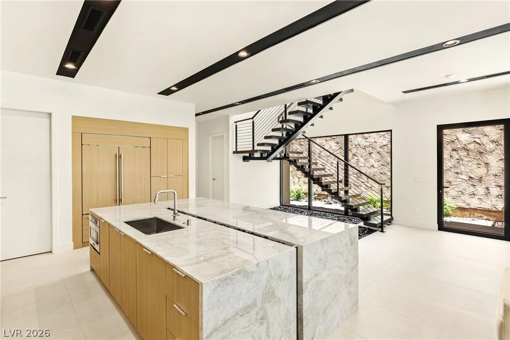 2847 Queens Courtyard, Las Vegas, NV 89109