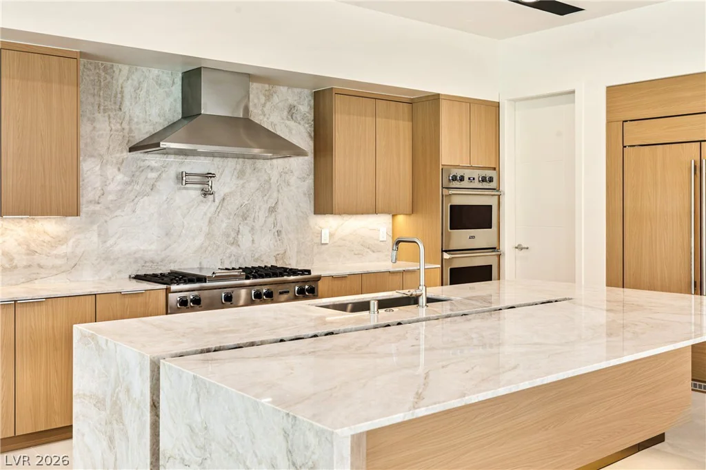 2847 Queens Courtyard, Las Vegas, NV 89109
