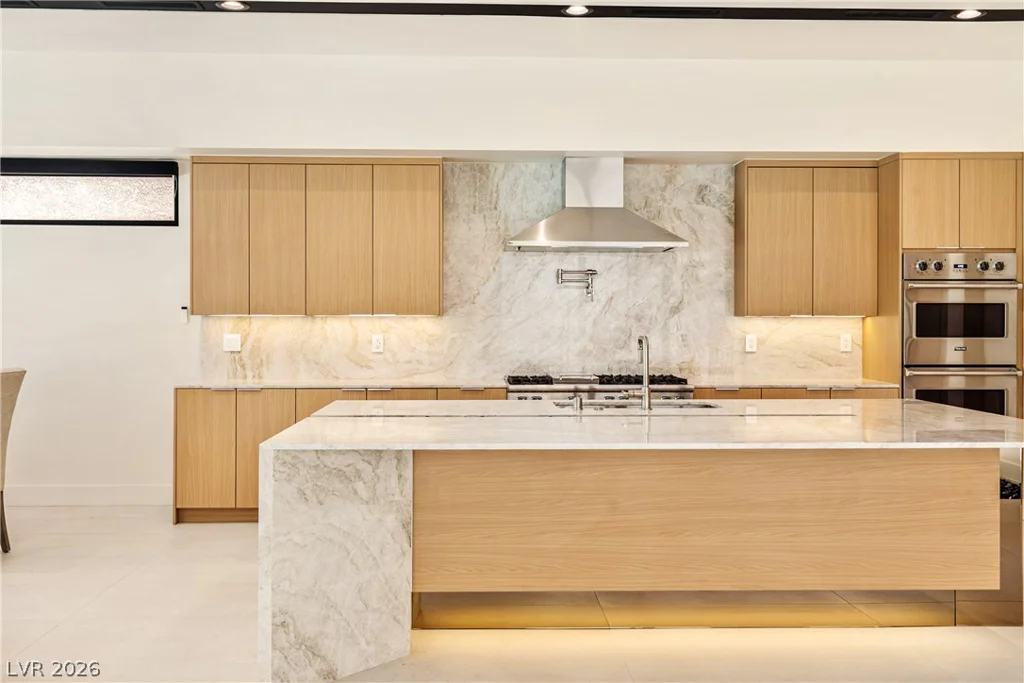 2847 Queens Courtyard, Las Vegas, NV 89109