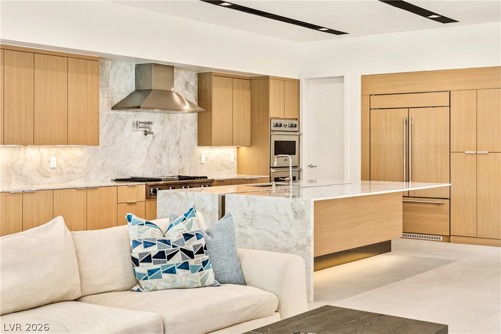 2847 Queens Courtyard, Las Vegas, NV 89109