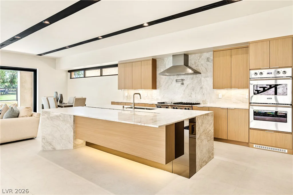 2847 Queens Courtyard, Las Vegas, NV 89109