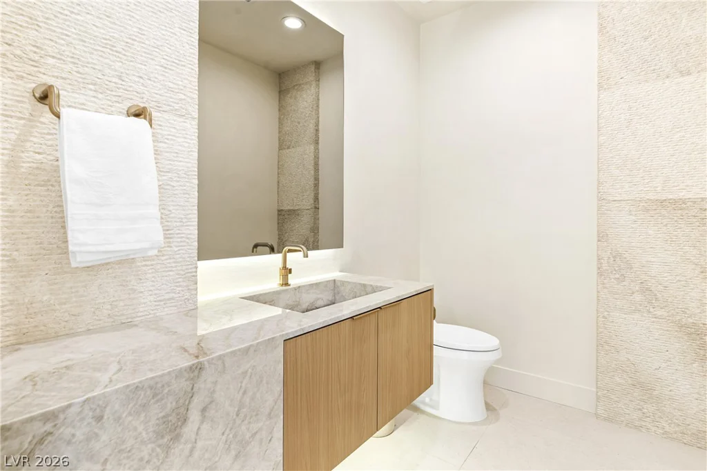 2847 Queens Courtyard, Las Vegas, NV 89109