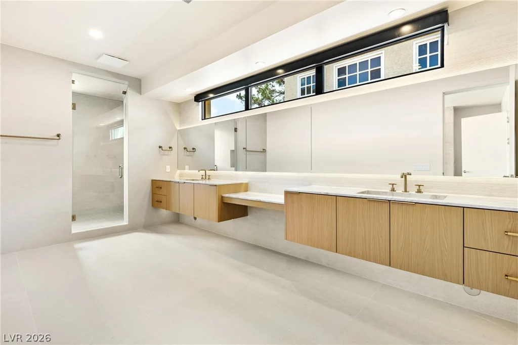 2847 Queens Courtyard, Las Vegas, NV 89109