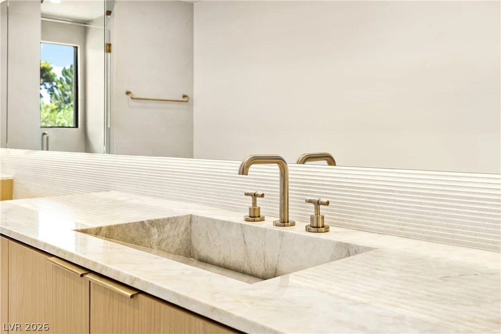 2847 Queens Courtyard, Las Vegas, NV 89109