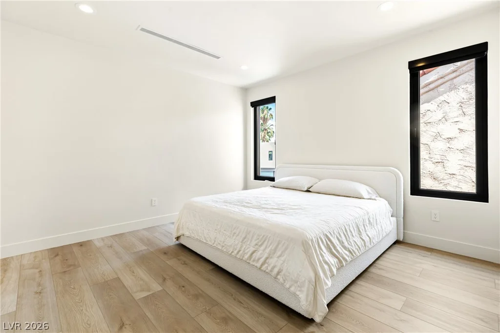 2847 Queens Courtyard, Las Vegas, NV 89109