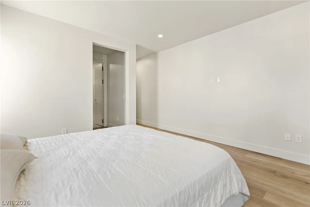 2847 Queens Courtyard, Las Vegas, NV 89109