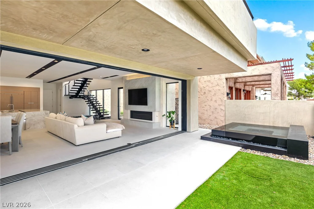 2847 Queens Courtyard, Las Vegas, NV 89109