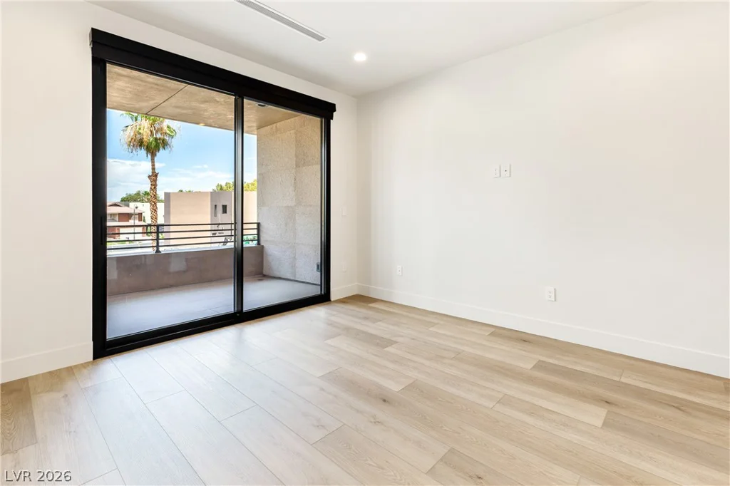 2847 Queens Courtyard, Las Vegas, NV 89109