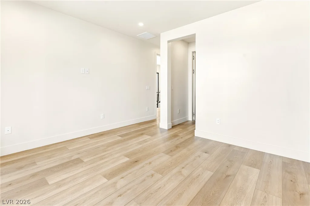 2847 Queens Courtyard, Las Vegas, NV 89109