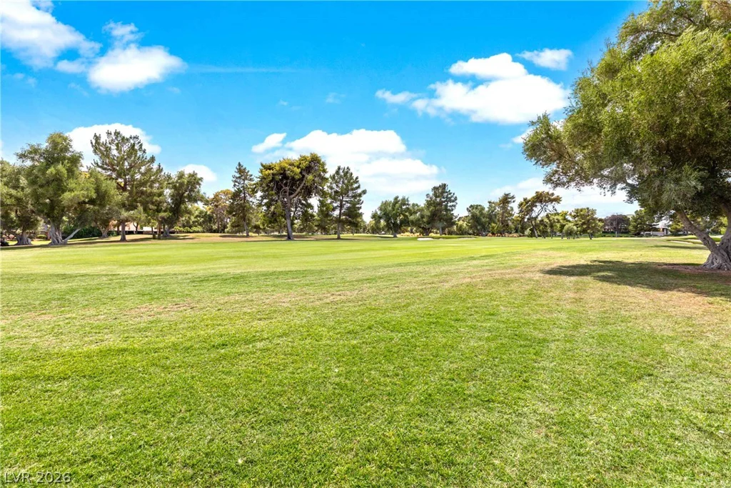 2847 Queens Courtyard, Las Vegas, NV 89109