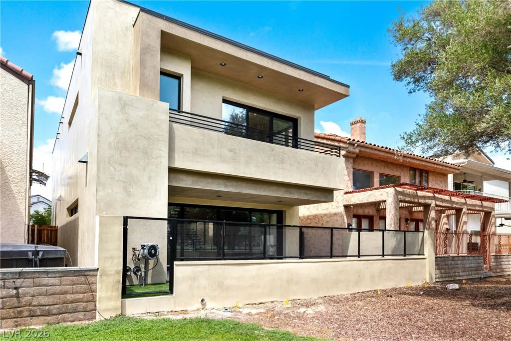 2847 Queens Courtyard, Las Vegas, NV 89109